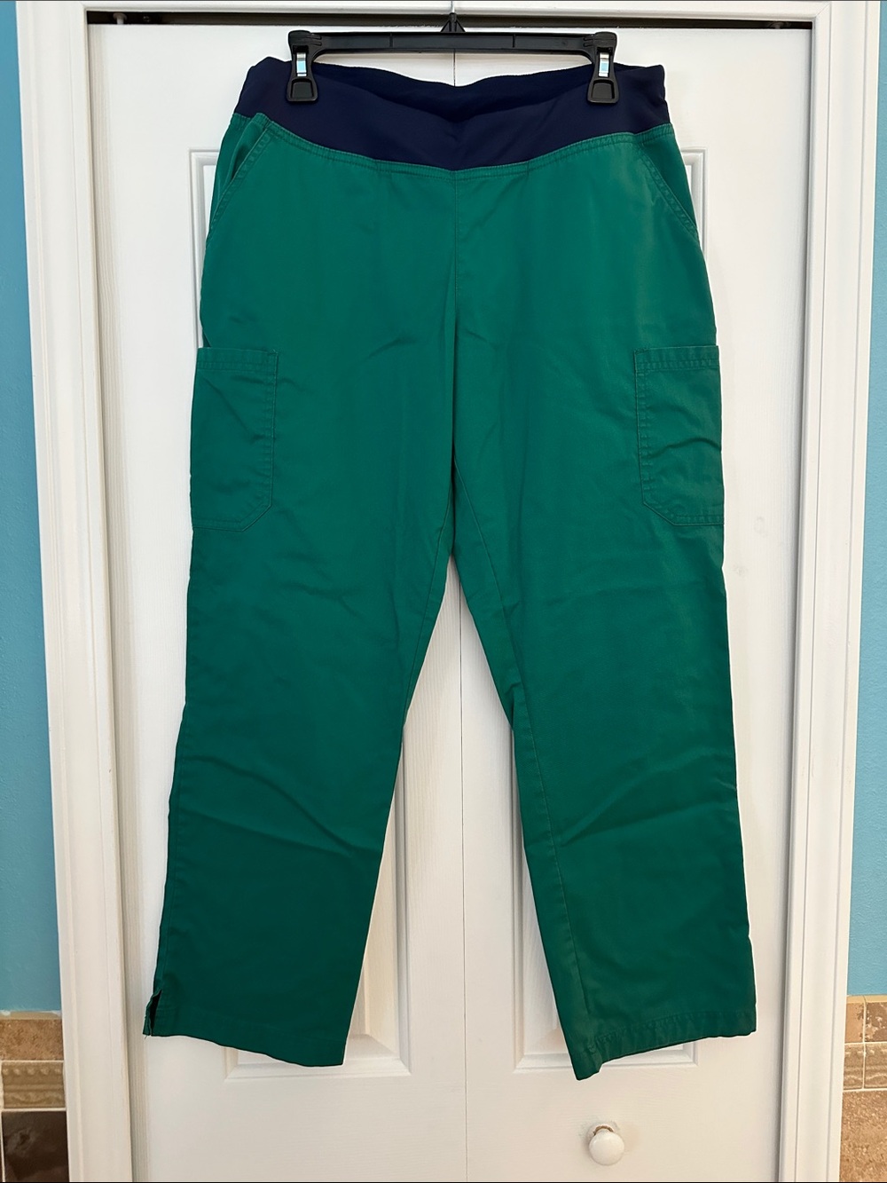 Women’s Cargo Scrub Pants with Yoga waistband